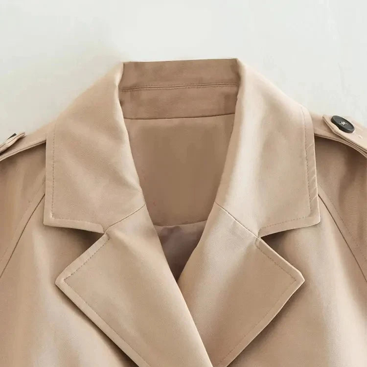 Opaline™ – Le Trench Court Ceinturé