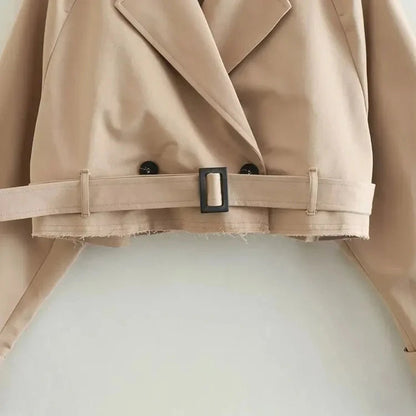 Opaline™ – Le Trench Court Ceinturé